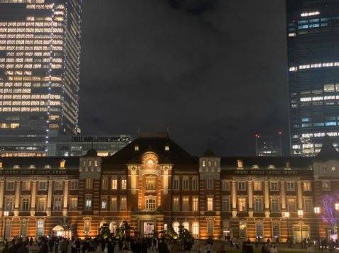 東京駅のライトアップ　大人の小学校